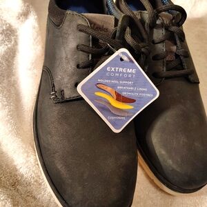 Clarks Black Sneakers with Comfort and Style